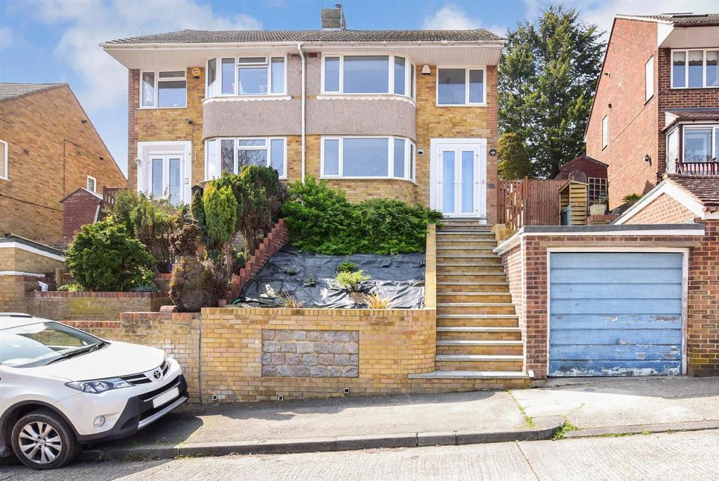 Carlton Crescent, Chatham, Kent 3 bed semidetached house £340,000