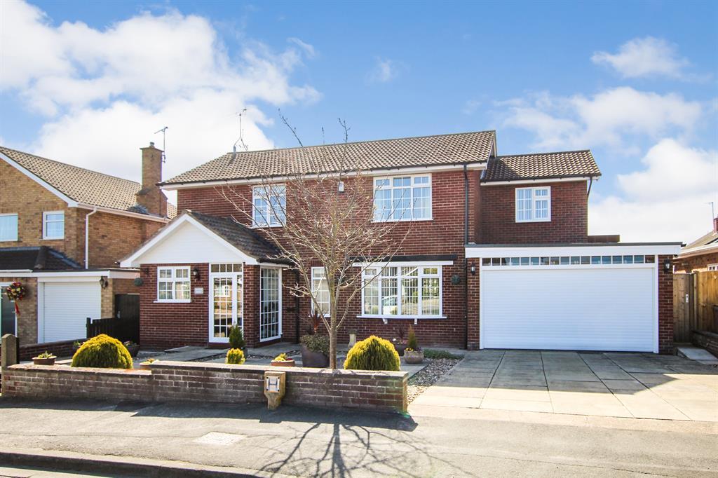 Maple Road, Bridlington, YO16 6TE 5 bed detached house £400,000