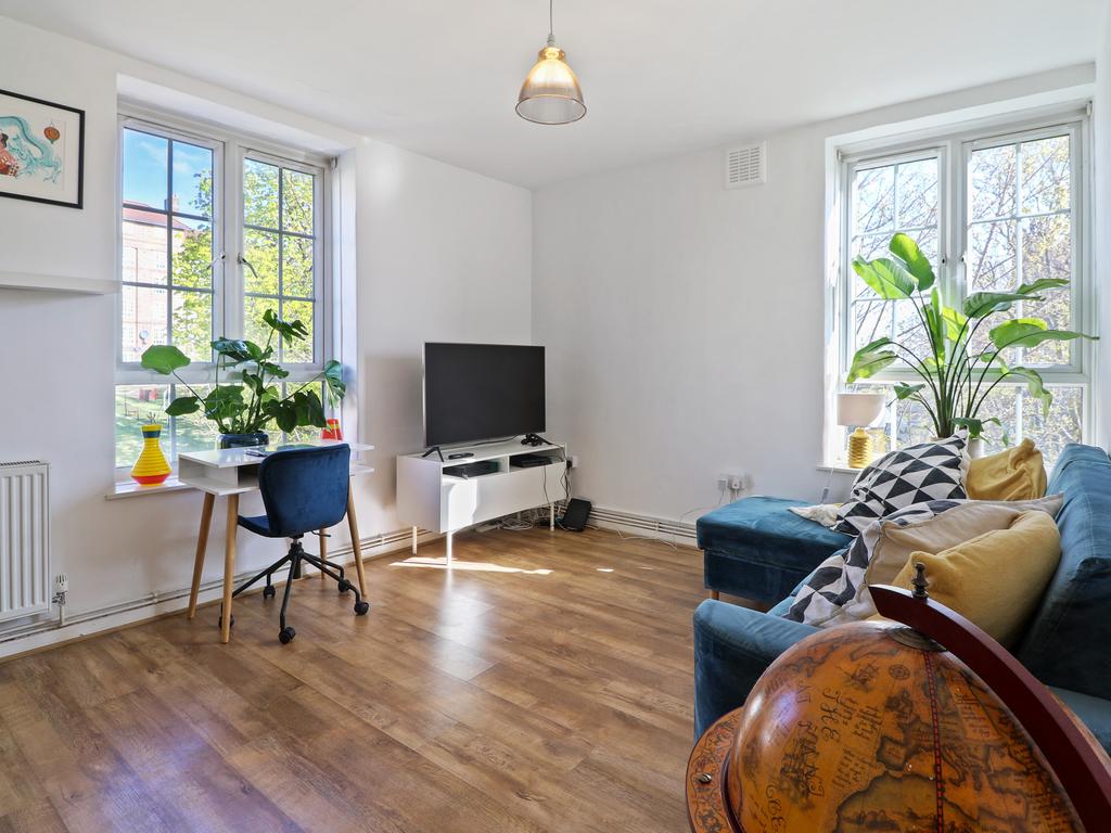 Ledbury House, East Dulwich, SE22 2 bed flat £400,000