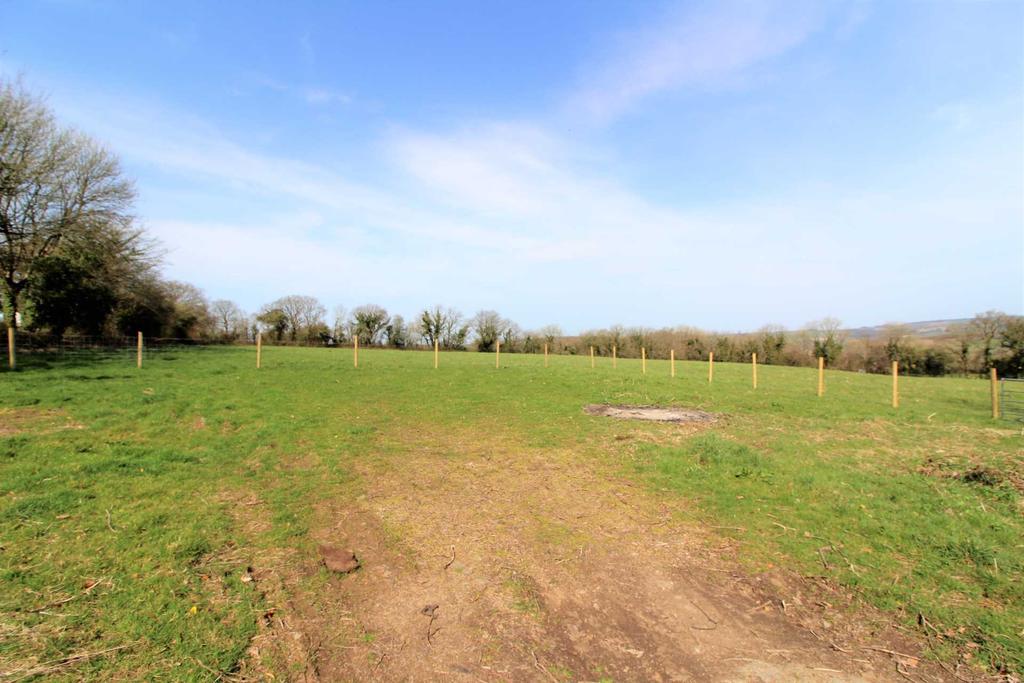 Building Plot, Cox Park, latchley.... 4 bed property with land £270,000