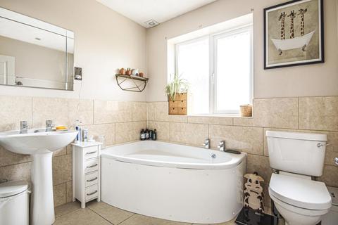 48 Eton Close, Witney, OX28 3GA