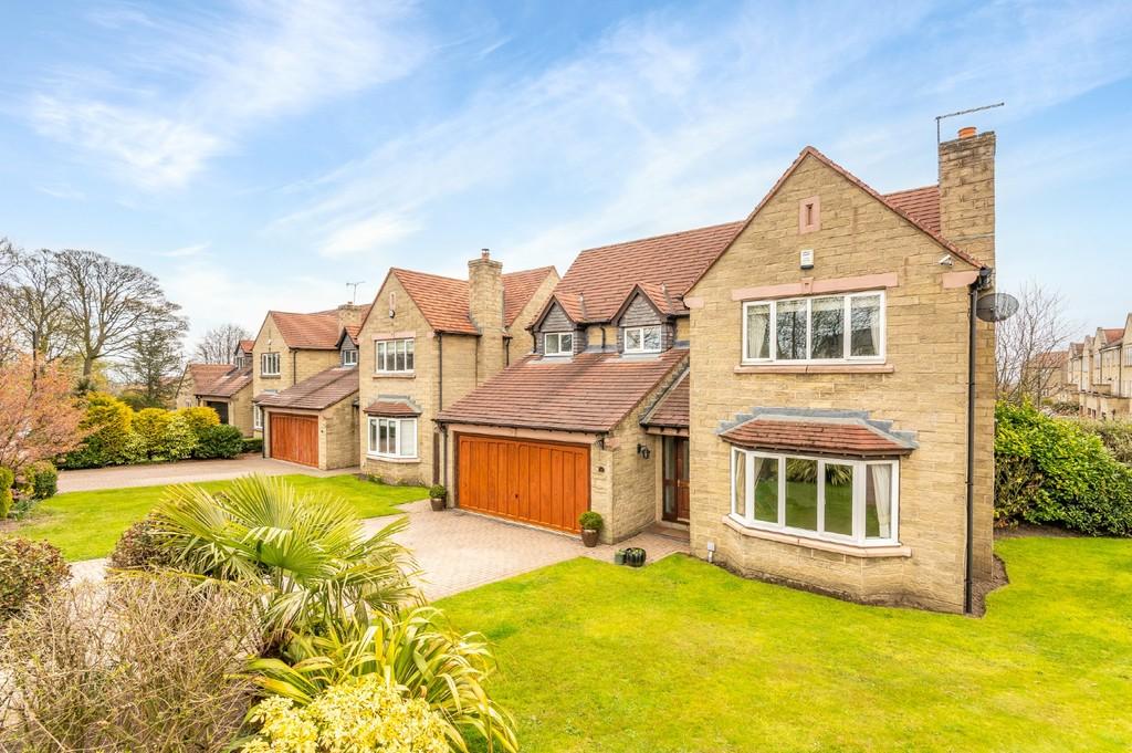 Hilton Court, Bramhope 4 bed detached house £625,000