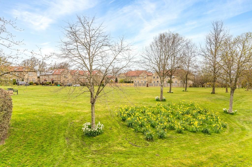 Hilton Court, Bramhope 4 bed detached house £625,000