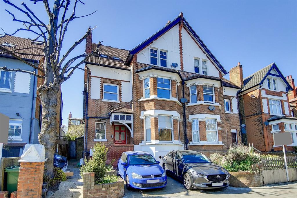Gleneagle Road, London, SW16 2 bed property for sale £450,000