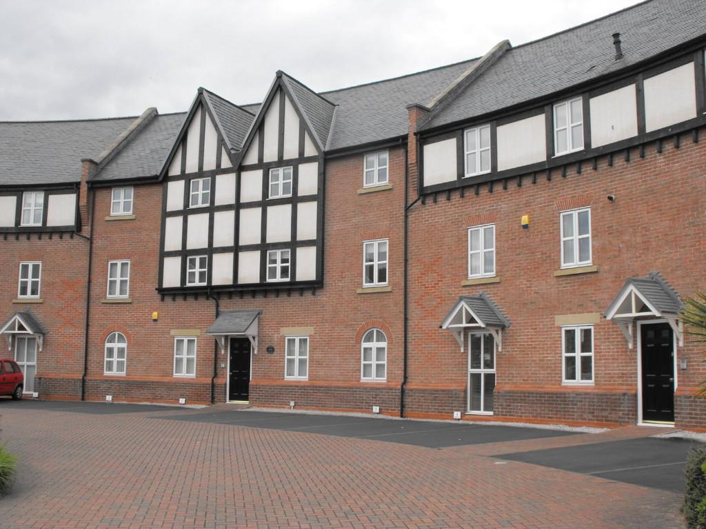 Cronton Farm Court, Widnes 2 bed apartment £595 pcm (£137 pw)
