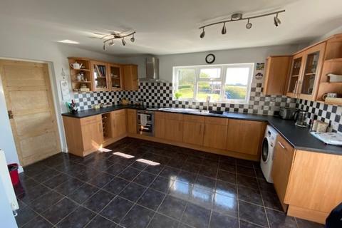 4 Dunstall Cross, Dunstall, Burton-on-trent, DE13 8BJ