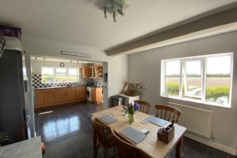 4 Dunstall Cross, Dunstall, Burton-on-trent, DE13 8BJ