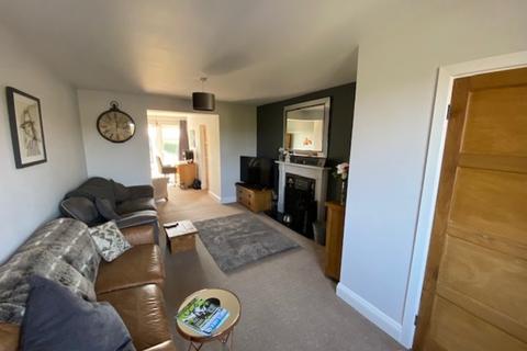 4 Dunstall Cross, Dunstall, Burton-on-trent, DE13 8BJ