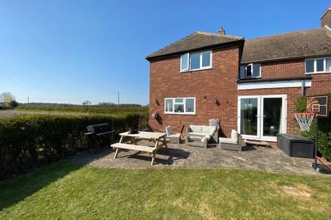 4 Dunstall Cross, Dunstall, Burton-on-trent, DE13 8BJ
