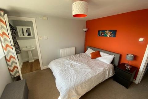 4 Dunstall Cross, Dunstall, Burton-on-trent, DE13 8BJ
