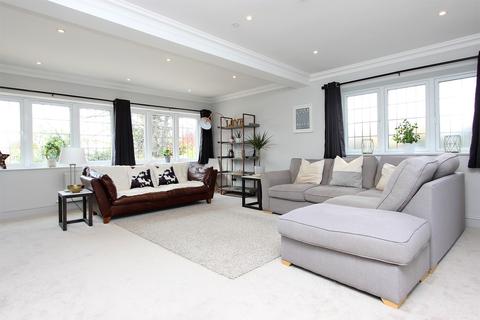 2a Mellow Close, Banstead, SM7 3QR