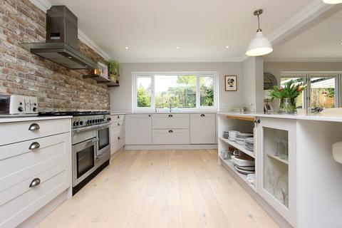 2a Mellow Close, Banstead, SM7 3QR