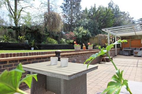 2a Mellow Close, Banstead, SM7 3QR