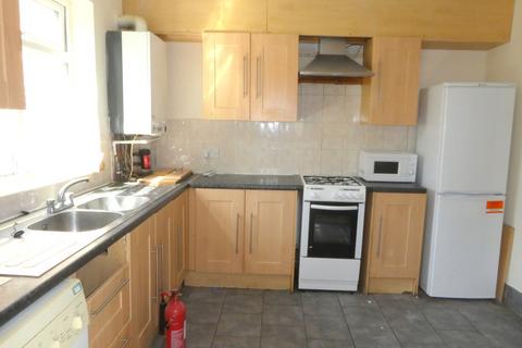 5 bedroom terraced house to rent, Hall Road, Rusholme, Manchester