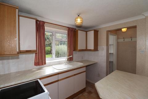 4 Hall Close, Stoneleigh, Coventry, CV8 3DG