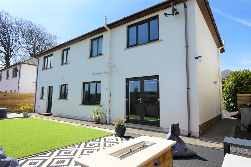 Beech Tree Gardens, Haverfordwest 5 bed detached house £355,000