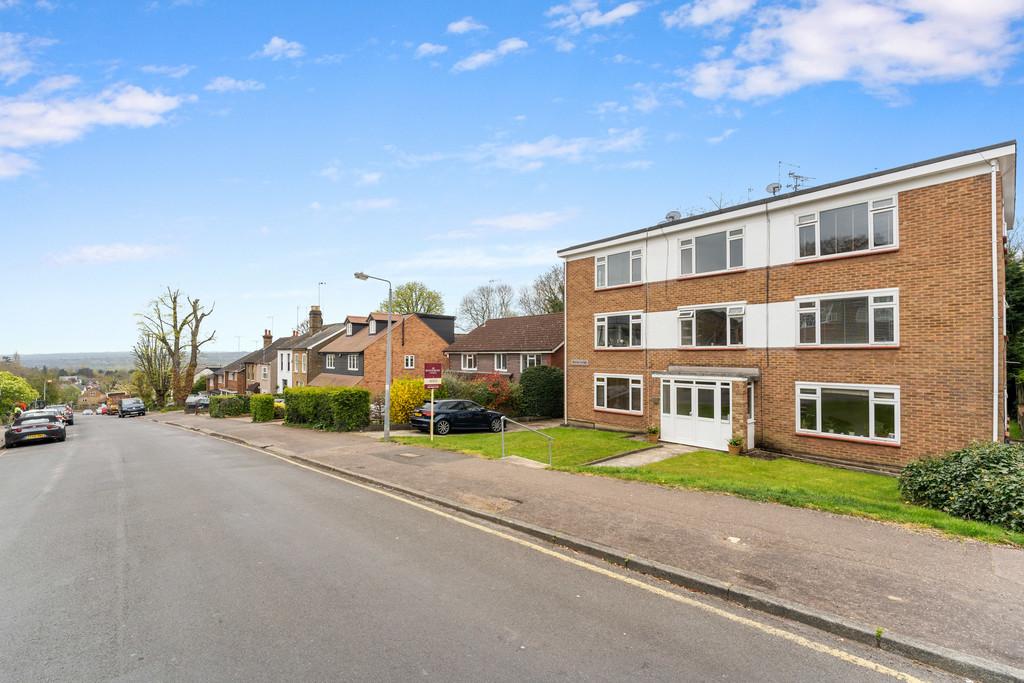 Russell Road, Buckhurst Hill 1 bed apartment £290,000