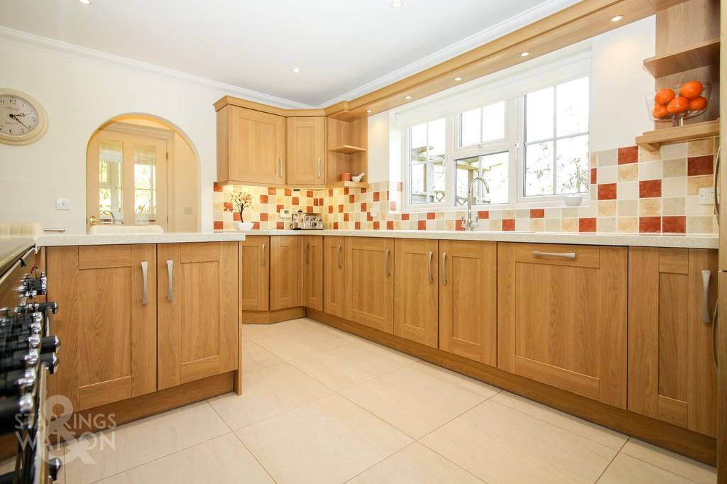 Yarmouth Road, Blofield, Norwich 4 bed detached house £600,000