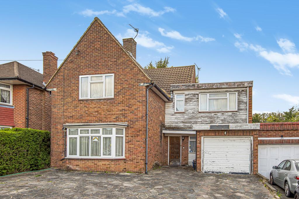 Harrowes Meade 4 bed detached house £850,000