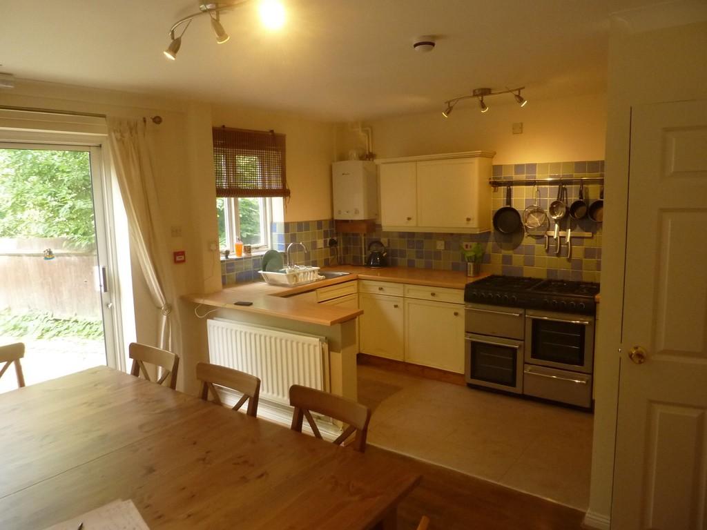 Fishers Field, Buckingham, MK18 1SF 5 bed semidetached house £2,200 pcm (£508 pw)