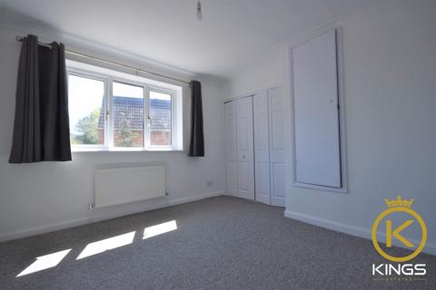 2 bedroom semi-detached house to rent, Bowers Close, Guildford