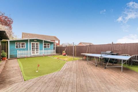 6 Southfields, Hextable, Swanley, BR8 7QX