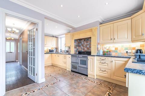 6 Southfields, Hextable, Swanley, BR8 7QX
