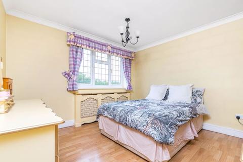 6 Southfields, Hextable, Swanley, BR8 7QX