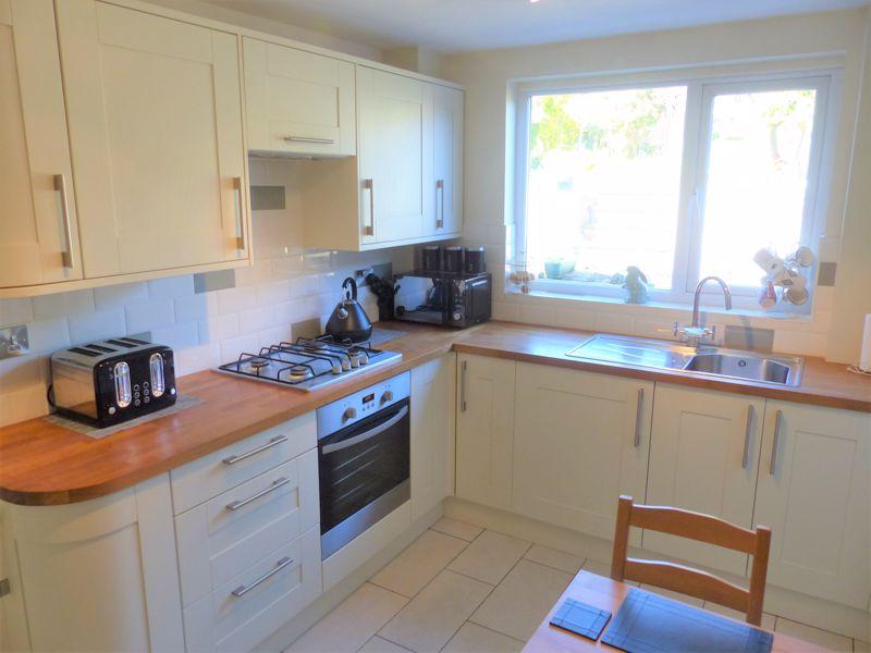 Moreton Avenue, Great Barr, Birmingham, B43 7QR 3 bed detached house