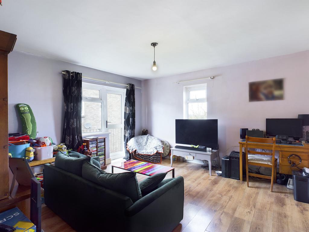 Greenland Crescent, Fairwater, Cardiff 2 bed flat £115,000