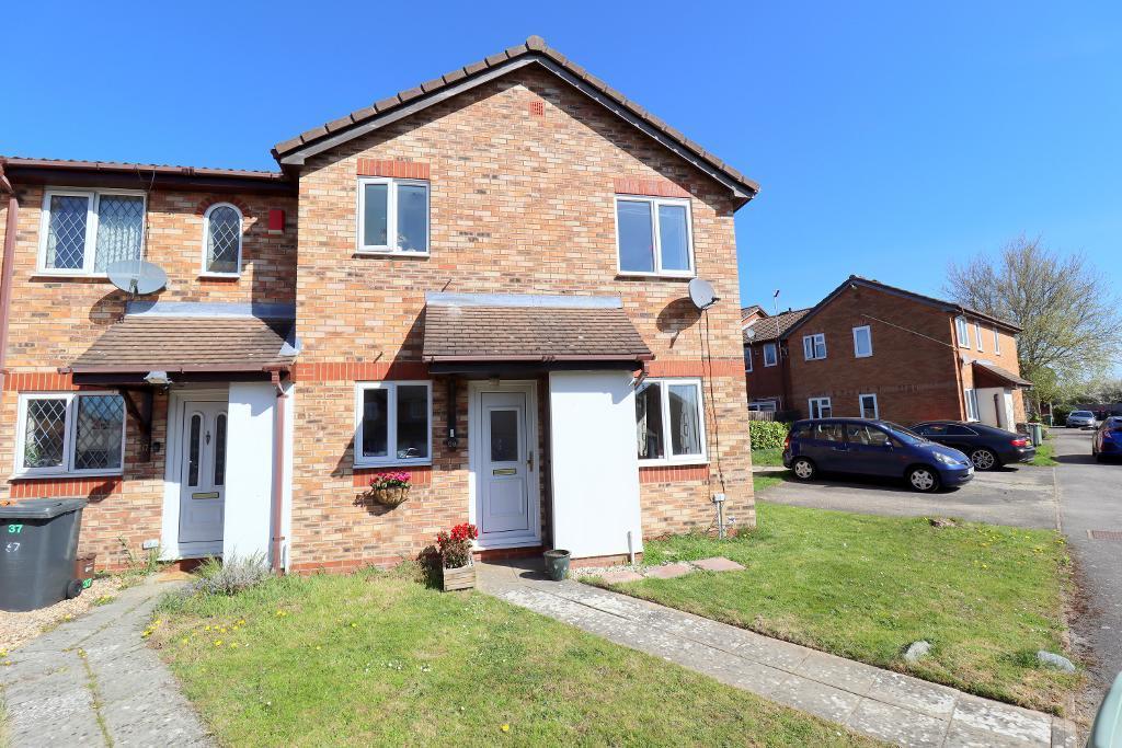 Furze Close, Bushmead, Luton, Bedfordshire, LU2 7UB 1 bed cluster house