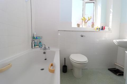 38 Furze Close, Luton, LU2 7UB