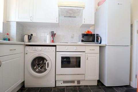 38 Furze Close, Luton, LU2 7UB