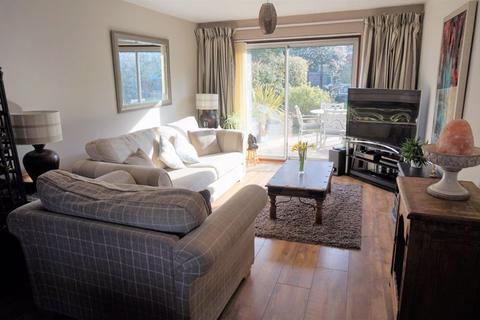 4 Cypress Way, Banstead, SM7 1NN