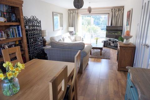 4 Cypress Way, Banstead, SM7 1NN