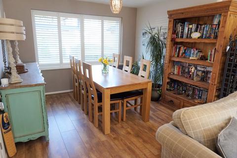 4 Cypress Way, Banstead, SM7 1NN