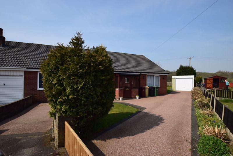 Eames Avenue, Stoneclough 5 Bed Semi-detached House - £299,950