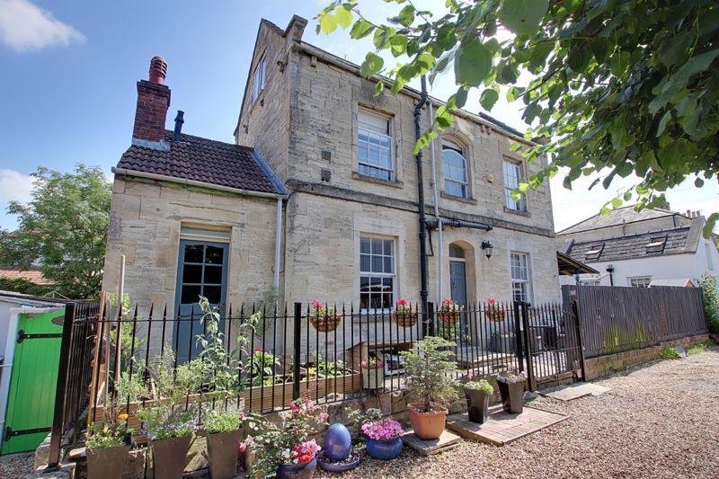 Clarks Place, Trowbridge 4 bed semidetached house £375,000