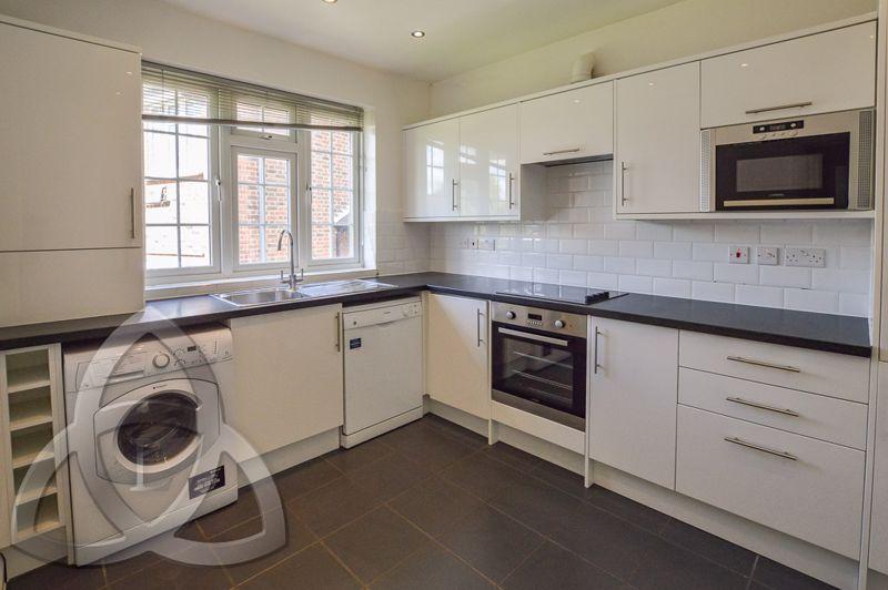Brim Hill, Hampstead Garden Suburb, N2 3 bed £2,275 pcm (£525 pw)