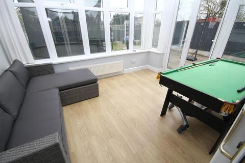 84 Kingsway, Bradford, BD2 1PN