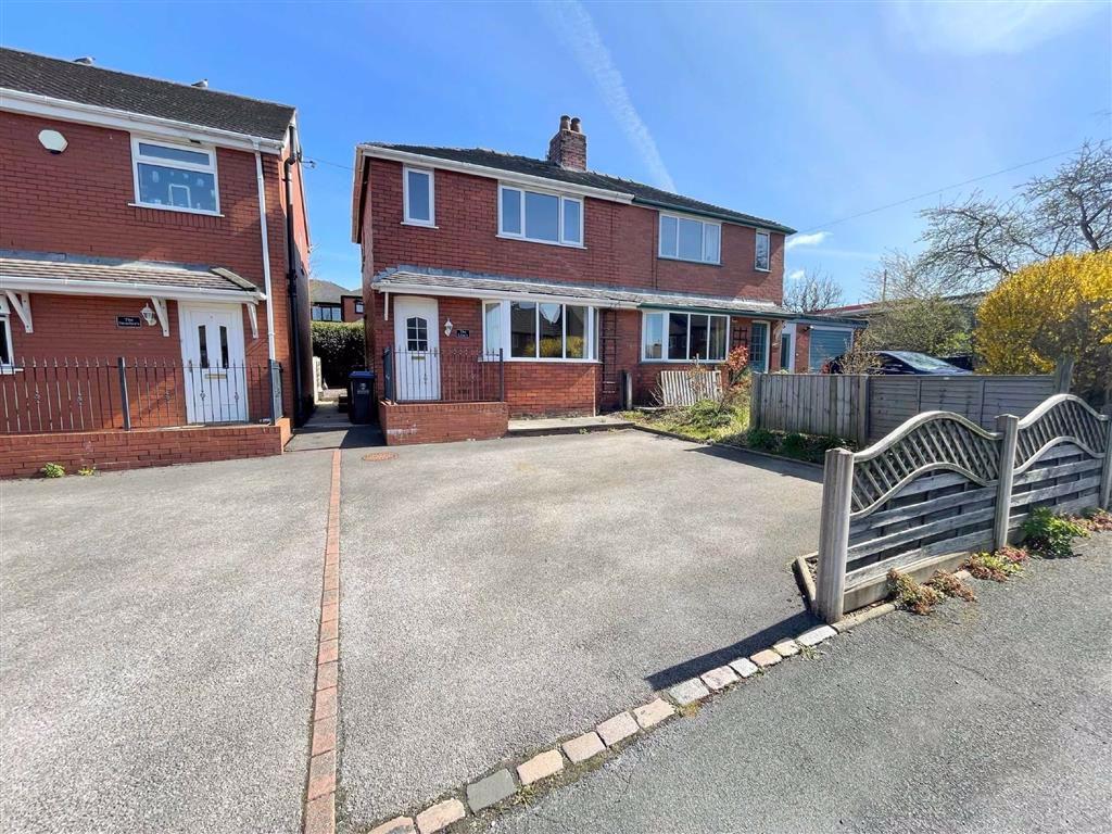 Prospect Road, Leek 2 bed semidetached house £595 pcm (£137 pw)