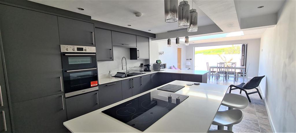 Kitchen (2).jpg