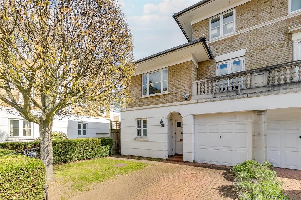 Crofton Avenue, London, W4 4 bed semidetached house £1,200,000