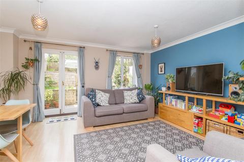 25 Queen Elizabeth Drive, Crediton, EX17 2EH