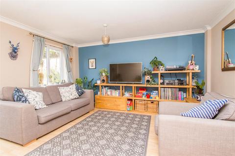 25 Queen Elizabeth Drive, Crediton, EX17 2EH