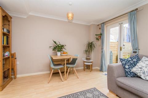 25 Queen Elizabeth Drive, Crediton, EX17 2EH