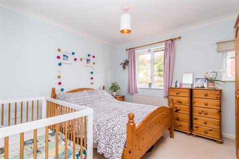 25 Queen Elizabeth Drive, Crediton, EX17 2EH