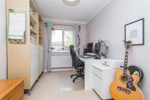 25 Queen Elizabeth Drive, Crediton, EX17 2EH