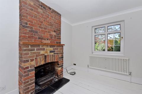 3 bedroom terraced house to rent, Oak Lane, Windsor, Berkshire, SL4