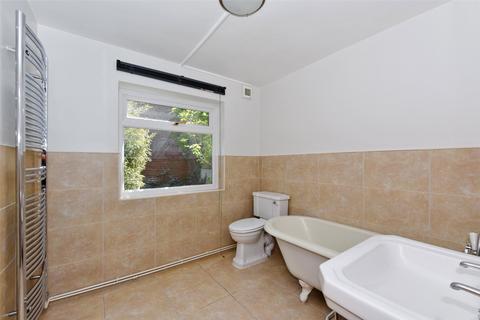 3 bedroom terraced house to rent, Oak Lane, Windsor, Berkshire, SL4